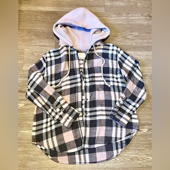 American Eagle Outfitters Tops - American Eagle Outfitters Cozy Lavender & Black Flannel Hooded Shirt, Size S